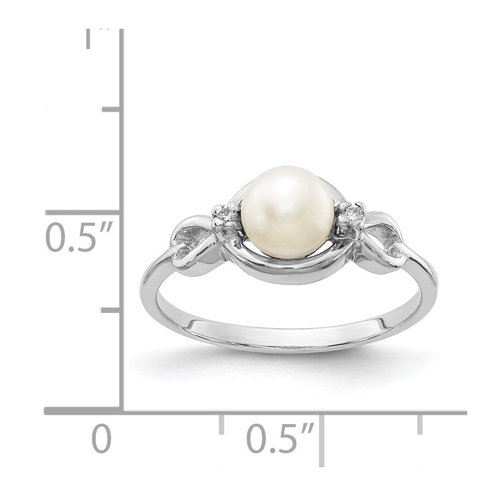 14k White Gold 5.5mm FW Cultured Pearl A Real Diamond ring